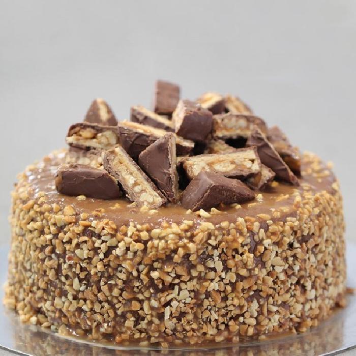 Snickers Chocolate Chips Cake